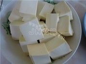 美味的香肠炖豆腐做法图解1)