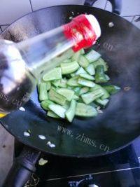 家常菜鸡蛋黄瓜片做法图解7)