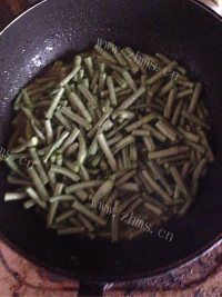 DIY豆角炒茄子做法图解7)