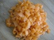 美味的红萝卜鸡蛋炒饭做法图解4)