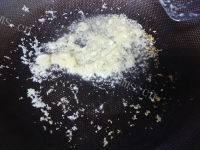 鲜美的蒜蓉蒸红虾做法图解6)