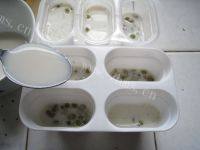 凉爽的牛奶绿豆冰棍做法图解12)