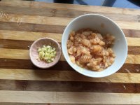 自制草菇鸡肉酱拌面做法图解3)