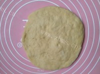 快捷的包菜虾皮饼做法图解4)