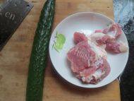 家常菜青瓜炒肉片做法图解1)