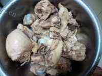 特色美食鸡肉炖粉条做法图解2)