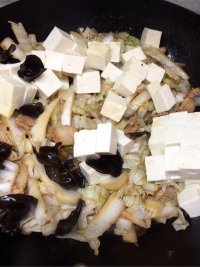 白菜炖豆腐做法图解7)