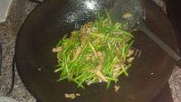 家常菜蒜苔炒肉丝