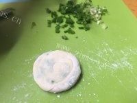 香飘十里的葱油饼做法图解4)