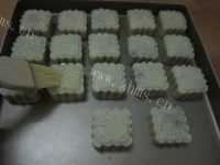 自制广式豆沙月饼做法图解13)