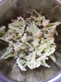 满口清香的凉拌菜花做法图解1)