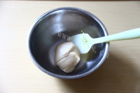 自制广式蛋黄莲蓉月饼做法图解3)