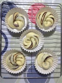 自制豆沙卷面包做法图解7)