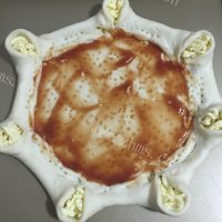 美味的芝心米肠披萨做法图解10)