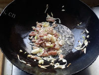 美味的肉丝炝锅面做法图解6)