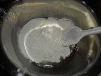 自制广式豆沙月饼做法图解2)