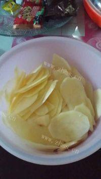 美味的烤土豆片做法图解3)