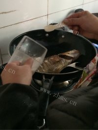 美味的烧鳜鱼做法图解2)