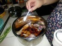 美味的香卤鸭掌做法图解5)