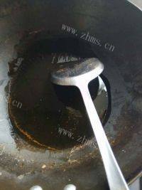 家常菜芹菜炒猪肝做法图解5)