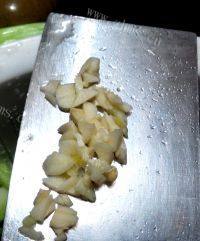 西兰花炒肉做法图解3)