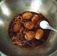 美味的虎皮蛋肉片炒花菜做法图解11)