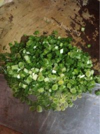 自制韭菜鸡蛋煎饼做法图解1)