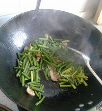 懒人版蒜薹炒肉做法图解4)