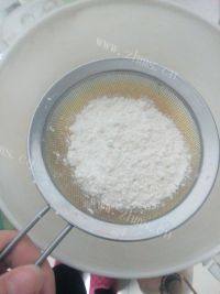 简易的葡萄干蛋糕做法图解3)