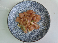 色泽鲜亮的盐酥鸡做法图解3)