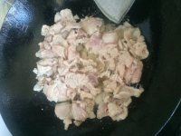 色味俱佳的豆角焖饭做法图解4)