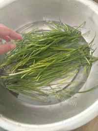 好吃的香菇猪肉饺子馅做法图解2)