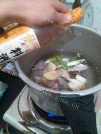 美味的清炖排骨做法图解4)