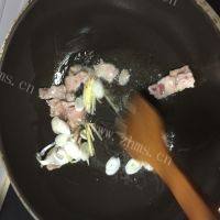 家常菜香菇炒肉做法图解4)