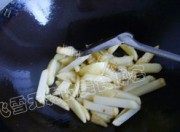 干煸土豆条做法图解2)