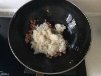 回味无穷的火腿蛋炒饭做法图解8)