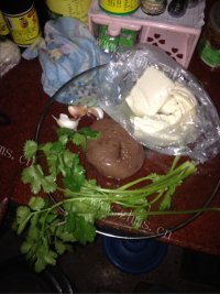 美味的鸭血豆腐汤做法图解1)