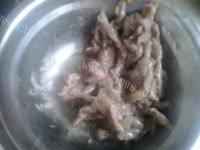 家常菜西芹炒牛肉做法图解4)