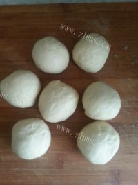 自制心形椰蓉面包做法图解5)