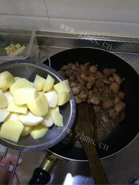 独特的土豆鸡块做法图解6)