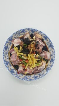 诱人的豆豉蒸排骨做法图解3)