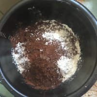 喷香的黑森林蛋糕做法图解2)