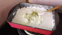 热腾腾的抹茶牛轧糖做法图解4)