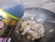 家常菜翅根炖土豆做法图解7)