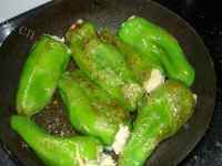 美味的虎皮裹肉青椒做法图解3)