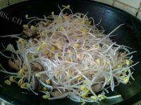 家常菜香菇炒豆芽做法图解6)