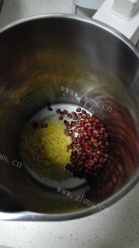 美味的红豆小米豆浆做法图解3)