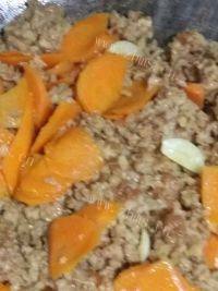 美味的肉末毛豆米做法图解7)