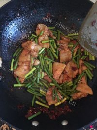 独特的回锅肉做法图解7)