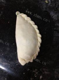 自制虾皮韭菜盒子做法图解12)